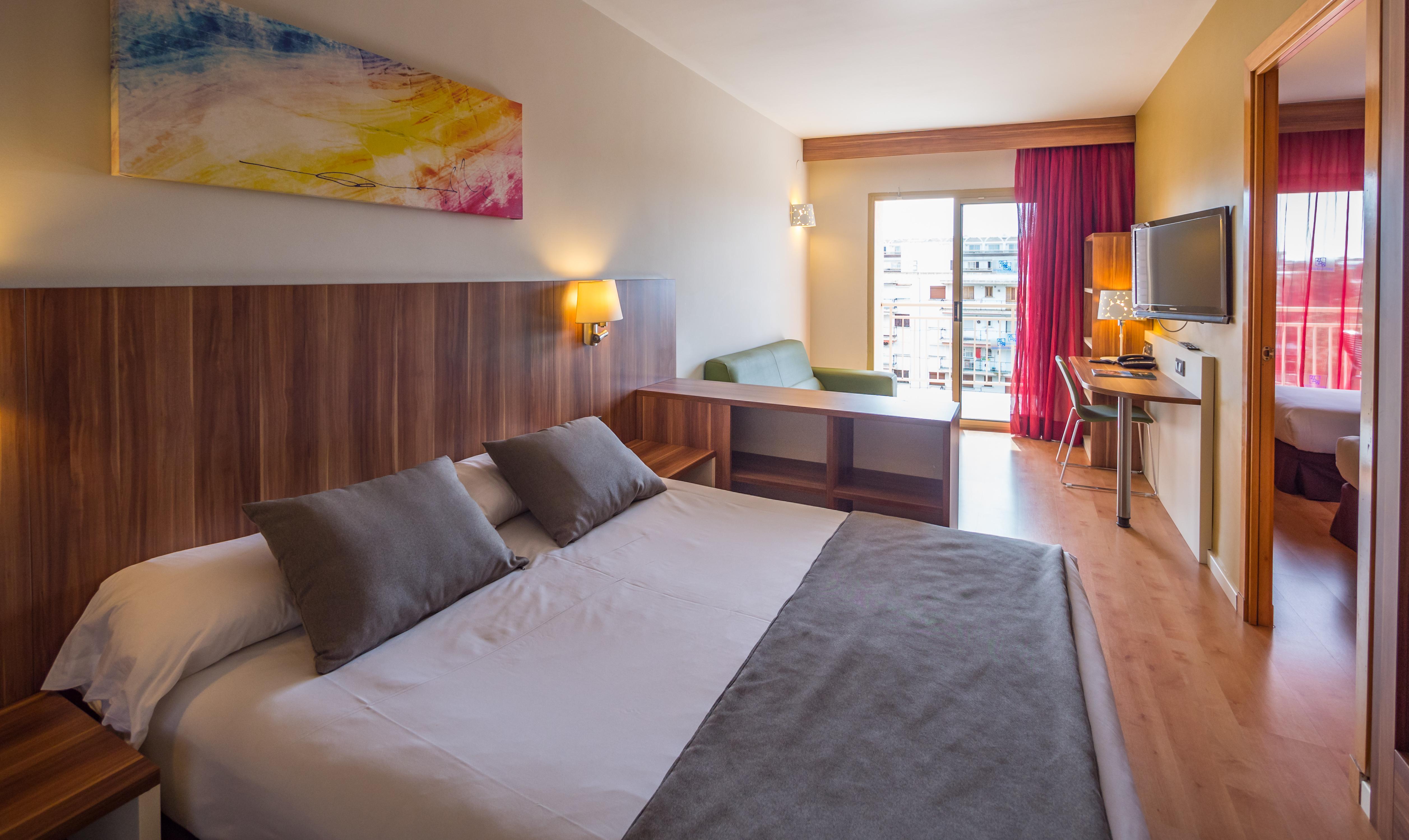 Golden Avenida Family Suites 4* Salou Ngoại thất bức ảnh
