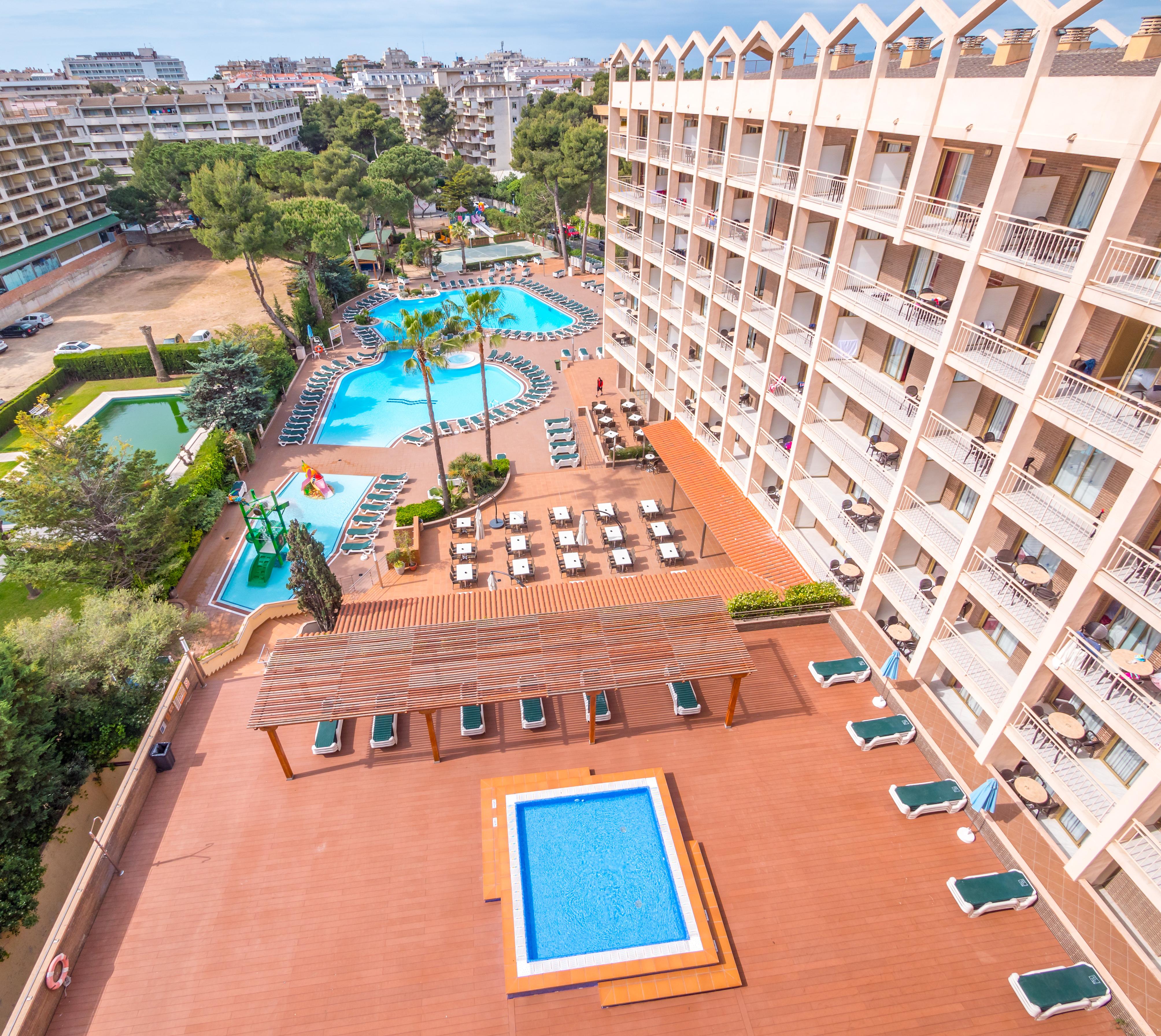Golden Avenida Family Suites 4* Salou Ngoại thất bức ảnh