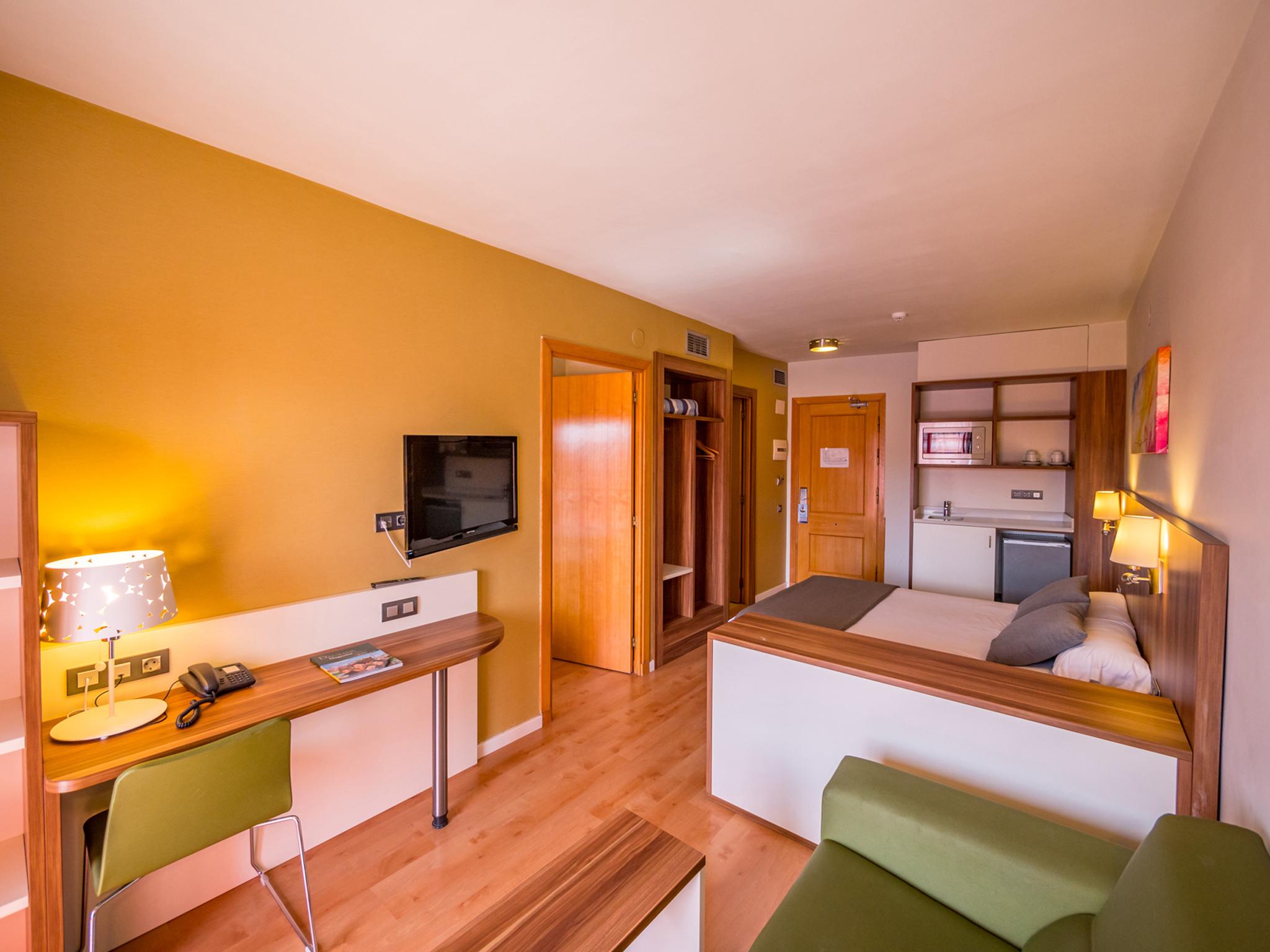 Golden Avenida Family Suites 4* Salou Ngoại thất bức ảnh
