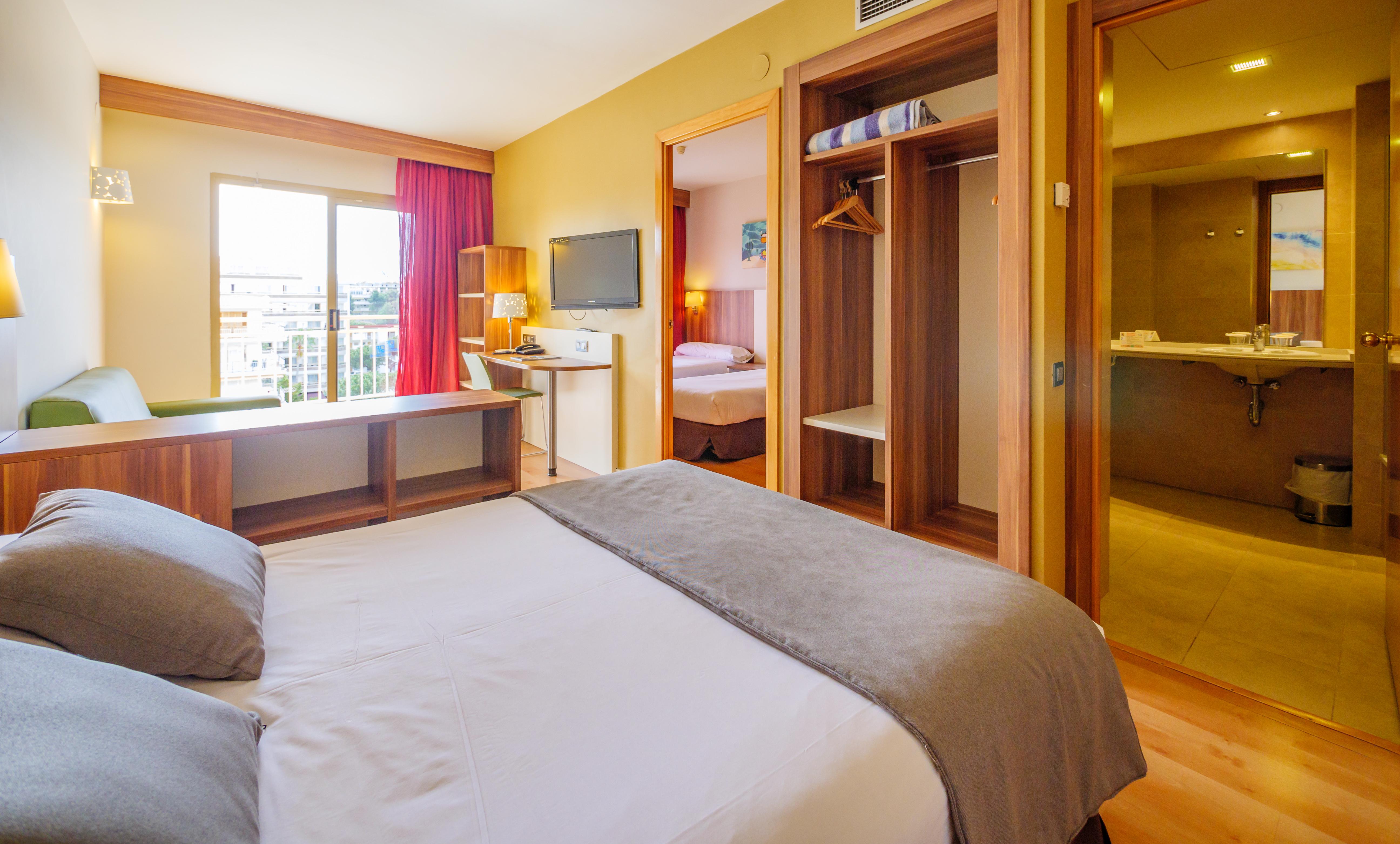 Golden Avenida Family Suites 4* Salou Ngoại thất bức ảnh