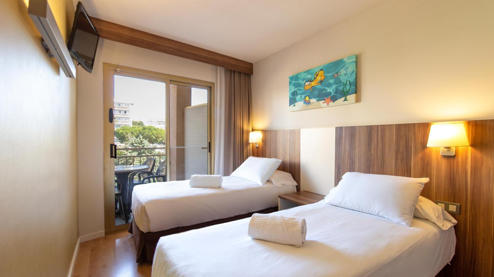 Golden Avenida Family Suites 4* Salou Ngoại thất bức ảnh